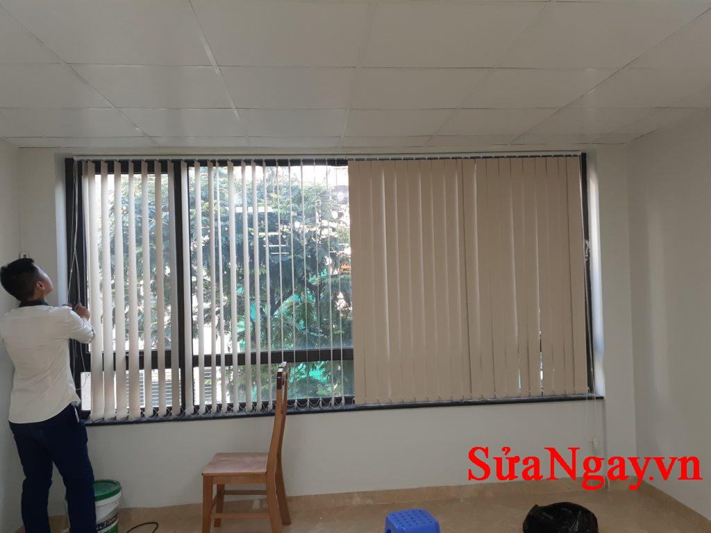 Sửa rèm văn phòng, bổ sung phụ kiện thiếu giá hợp lý Sửa rèm văn phòng, bổ sung phụ kiện thiếu giá hợp lý