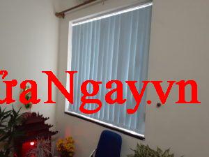 Sửa rèm theo yêu cầu lắp đẹp ở vị trí mới Sửa rèm theo yêu cầu lắp đẹp ở vị trí mới